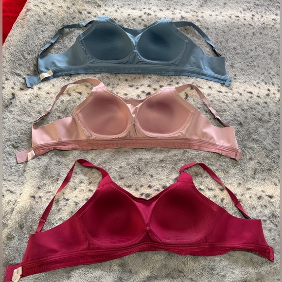 36D lululemon athletica Set of 3 Sports Bras Great Condition Blue Pink Maroon 😍 - Picture 9 of 15